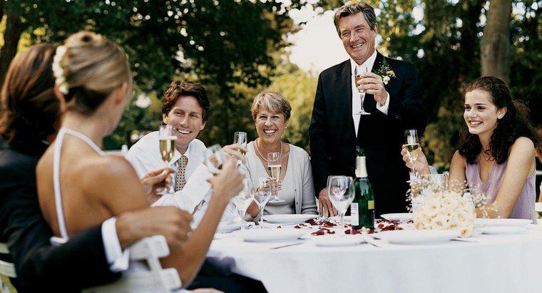 Quels éléments devraient être inclus dans un toast de mariage par un père ?