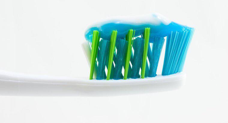 Quelle est la formule chimique du fluorure dans le dentifrice ?