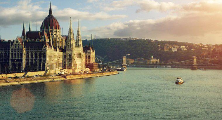 Quelles capitales se dressent sur le Danube ?