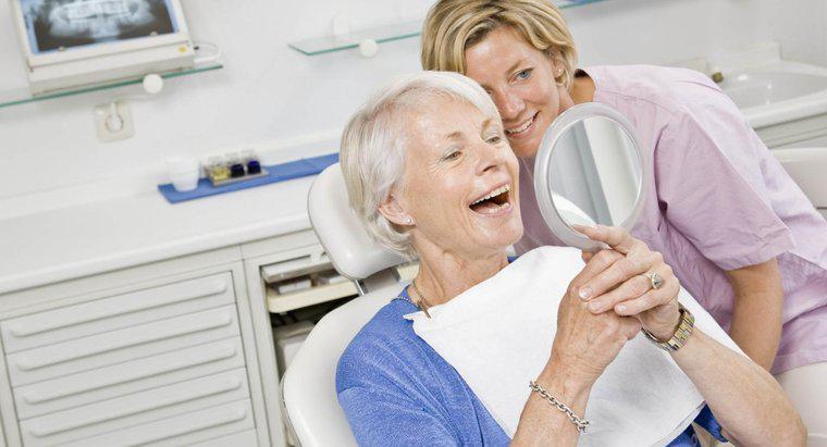 Où pouvez-vous trouver une liste de régimes de soins dentaires à faible coût pour les personnes âgées?