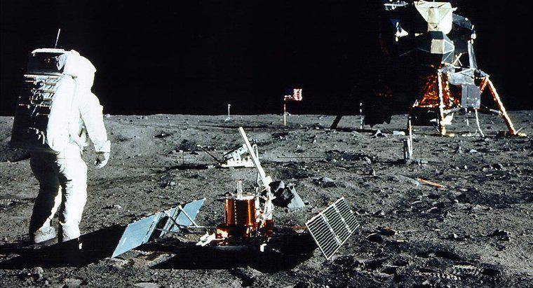 Quels objets les astronautes ont-ils laissés sur la Lune ?