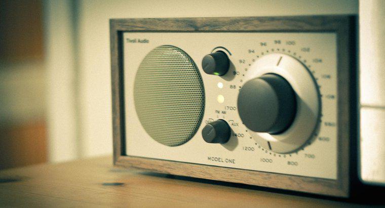 Quelles sont les différences entre la télévision et la radio ?