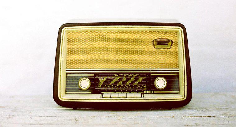 Qui a inventé la première radio ?
