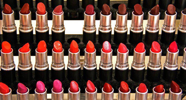 Comment choisir la bonne teinte de rouge à lèvres ?