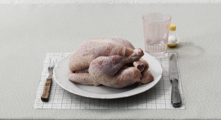 Peut-on tomber malade en mangeant du poulet cru ?