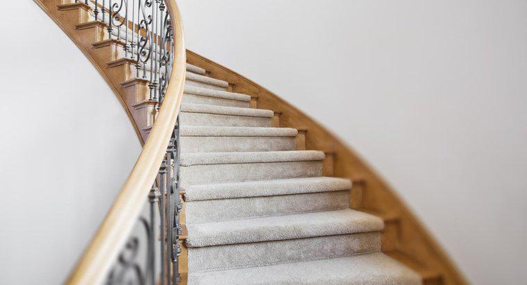 Quelle est la hauteur standard de la main courante pour les escaliers ?