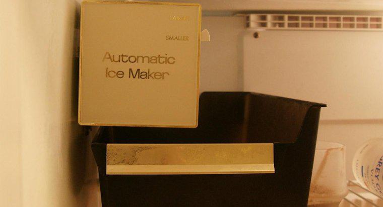 Comment décongeler une conduite d'eau gelée sur une machine à glaçons ?
