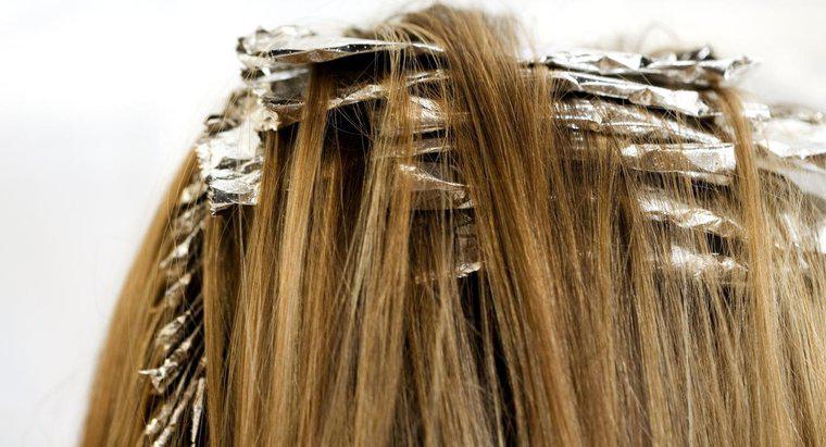 Pouvez-vous utiliser du papier d'aluminium pour colorer les cheveux ?
