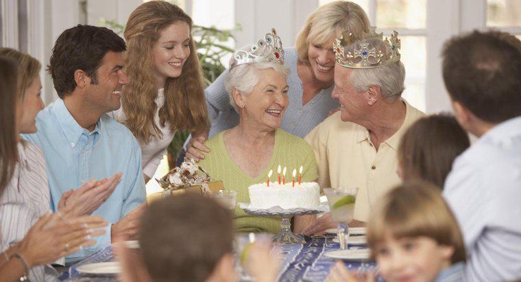 Quelle est une bonne façon de célébrer le 50e anniversaire de mariage de vos parents ?