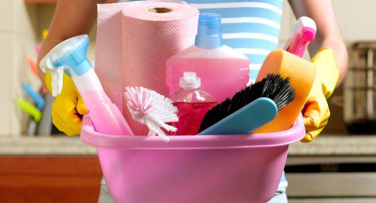 Qu'est-ce qu'une liste de contrôle des tâches de la femme de ménage ?