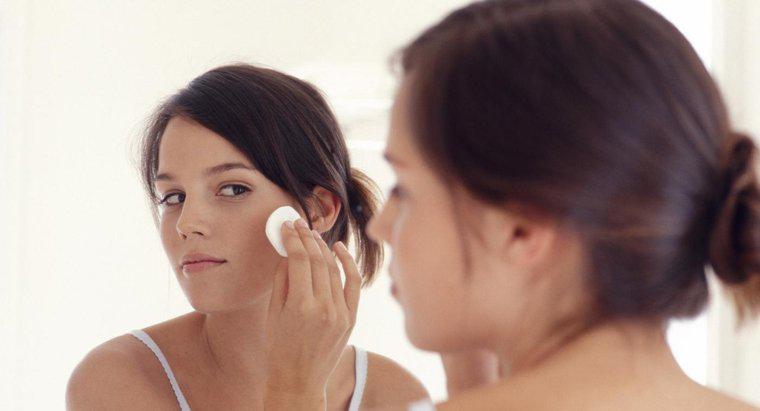 Quel est le meilleur type de nettoyant pour le visage contre l'acné ?