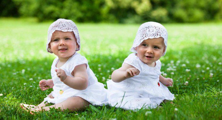 Des jumeaux peuvent-ils naître à des jours différents ?