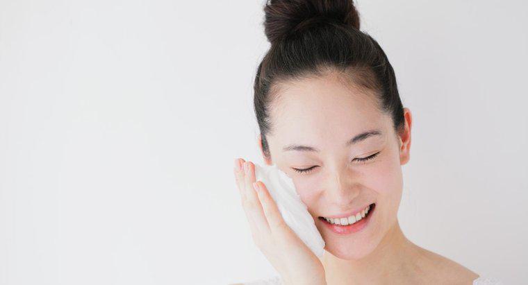 Comment pouvez-vous vous débarrasser de la peau sèche de votre visage ?