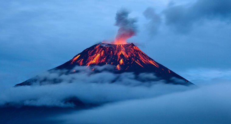 Quels sont les noms de certains volcans célèbres ?