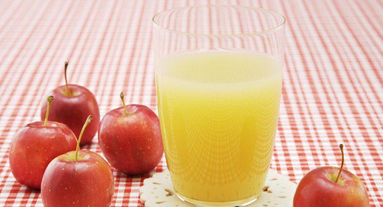 Un bébé de 2 mois peut-il boire du jus de pomme ?