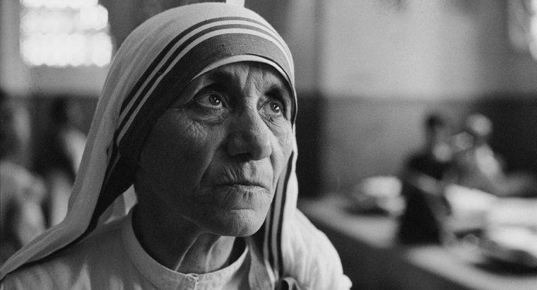 Quand Mère Teresa a-t-elle écrit le poème « Do It Anyway » ?