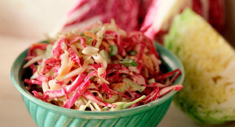 Quel aliment se marie le mieux avec la salade de chou ?