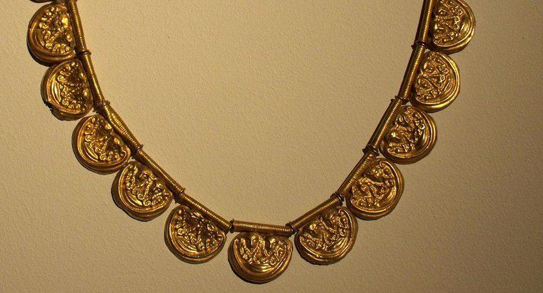 Pourquoi les Égyptiens portaient-ils des bijoux ?