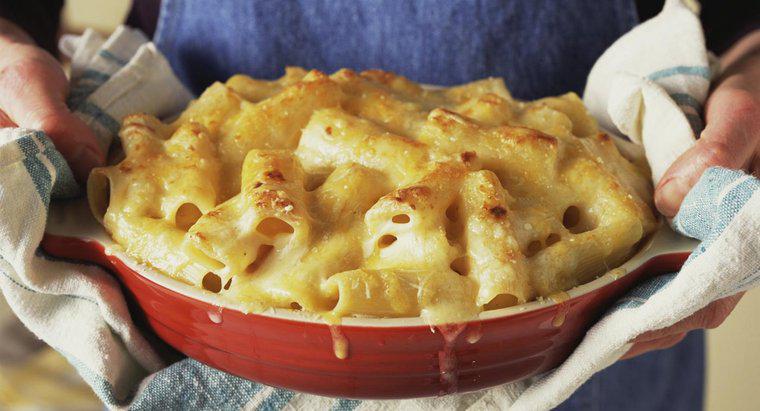 Qu'est-ce qu'une bonne recette de macaroni au fromage au four?
