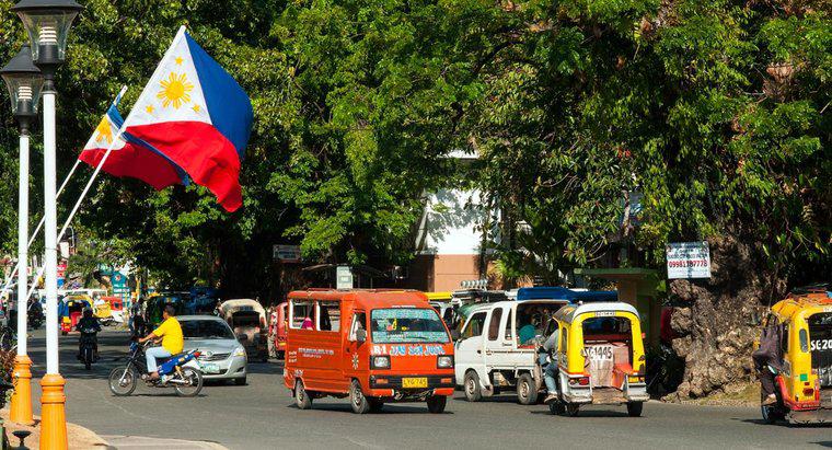 Quel est le symbolisme exprimé par le drapeau philippin ?