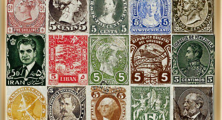 Comment puis-je vérifier les anciens timbres-poste pour voir combien ils valent ?