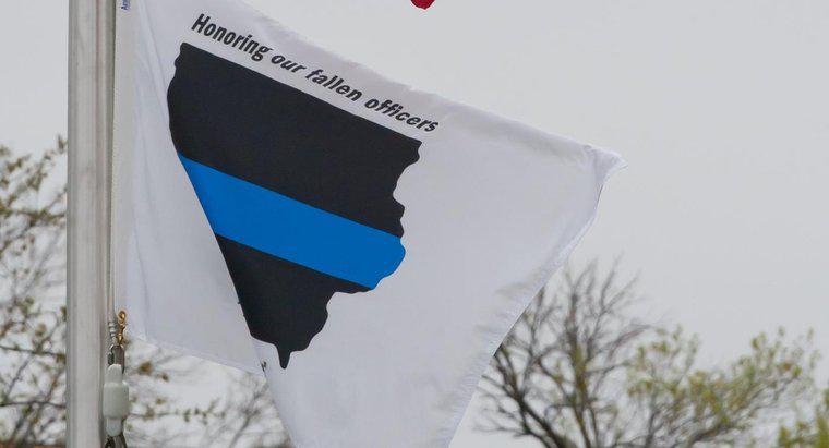 Quel drapeau est noir avec une bande bleue horizontale ?