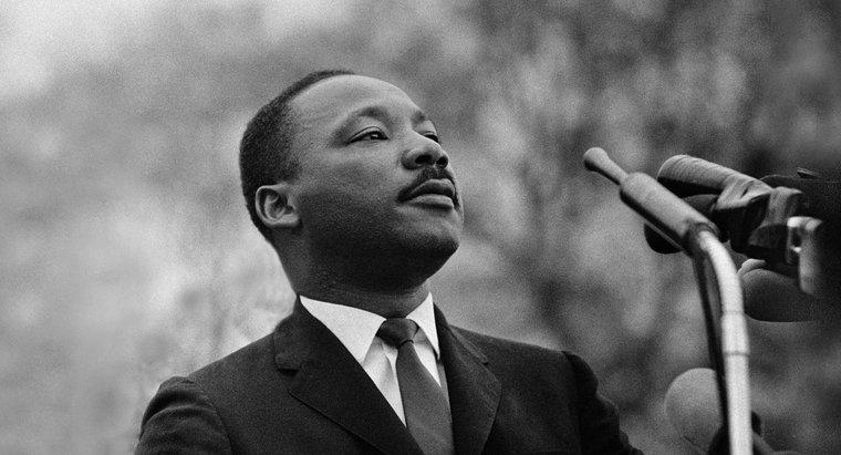 Quand la journée MLK est-elle devenue un jour férié fédéral ?