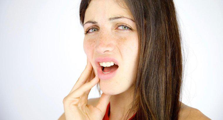 Quelles sont les causes des douleurs à la mâchoire et aux oreilles ?