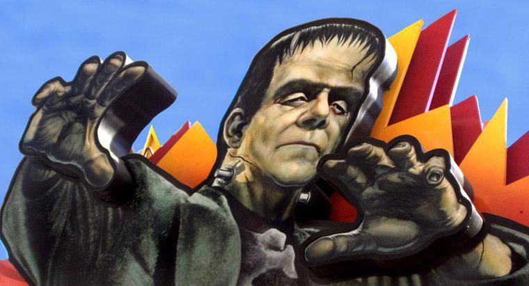 Quels sont quelques exemples de préfiguration dans Frankenstein ?