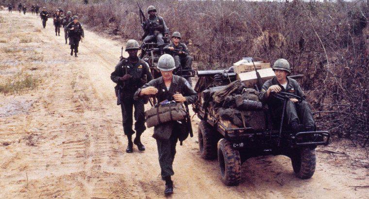 Pourquoi les États-Unis se sont-ils impliqués au Vietnam ?