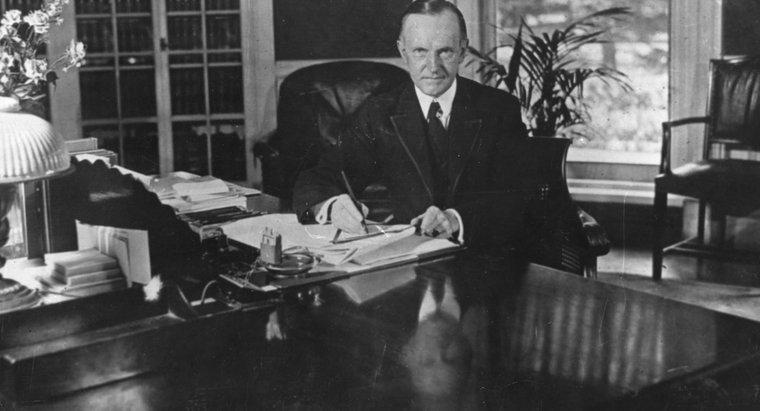 Comment le président Coolidge a-t-il restauré la confiance du public ?