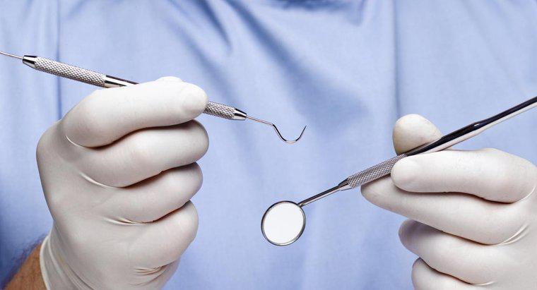 Quelles sont les causes des gencives enflées autour d'une dent ?