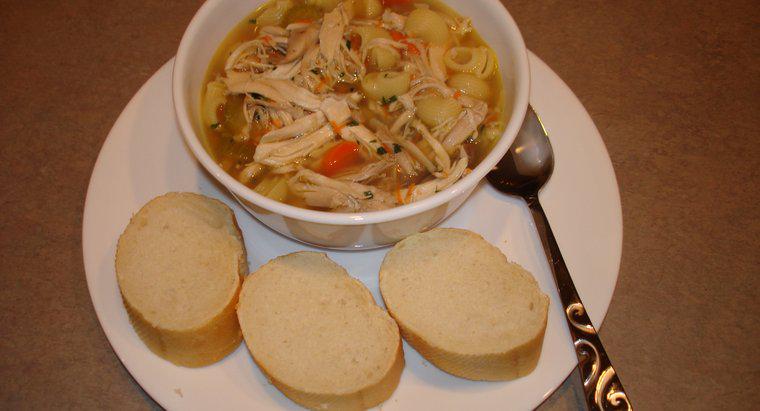 Meilleures recettes de soupe au poulet à la mijoteuse: soupe au poulet et aux nouilles