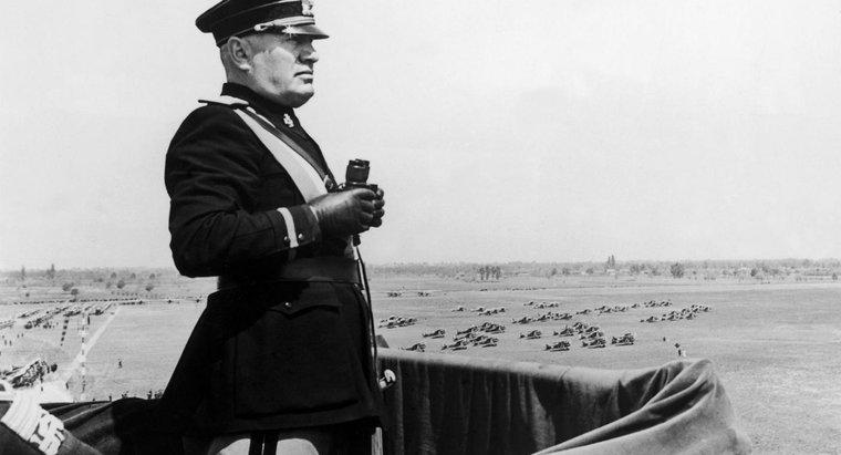 Quels étaient les objectifs de Benito Mussolini pour l'Italie ?