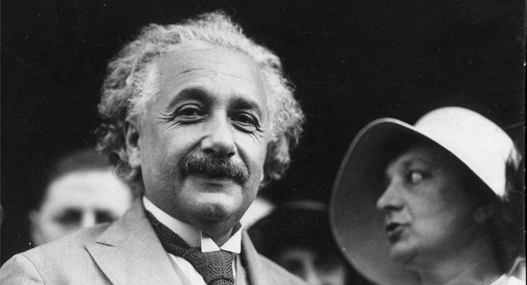 Quel genre de travail Albert Einstein a-t-il fait ?