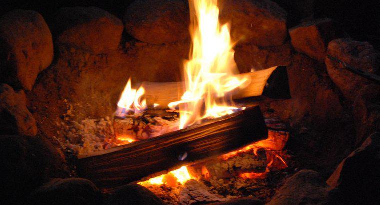 A quelle température le bois commence-t-il à brûler ?