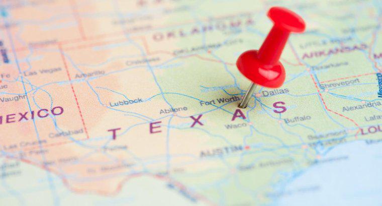 Que montre une grande carte du Texas ?