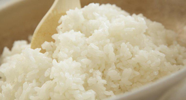 Combien de temps faut-il pour cuire du riz dans un cuiseur à riz ?