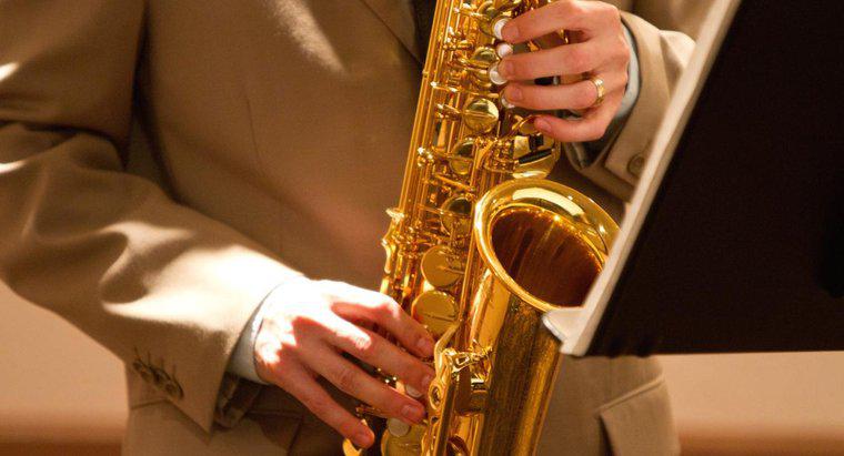 Quelle est la différence entre le saxophone alto et le saxophone ténor ?