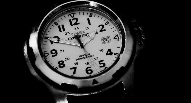Comment régler la date d'une montre Timex Expedition Indiglo ?