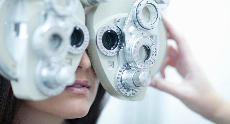 Comment s'appelle un ophtalmologiste ?