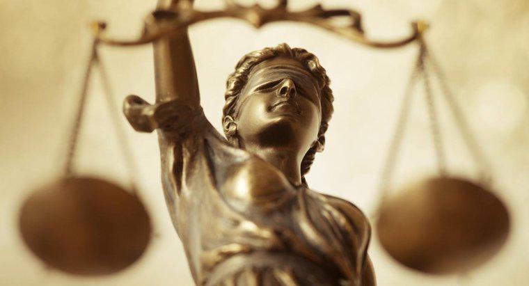 Quelle est la différence entre le droit et la justice ?