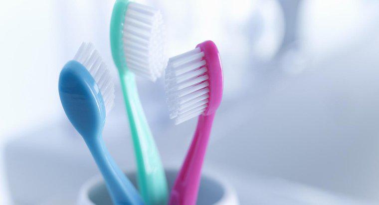 De quoi est faite une brosse à dents ?