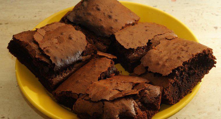 Comment utiliser un mélange à gâteau dans une recette de brownie ?