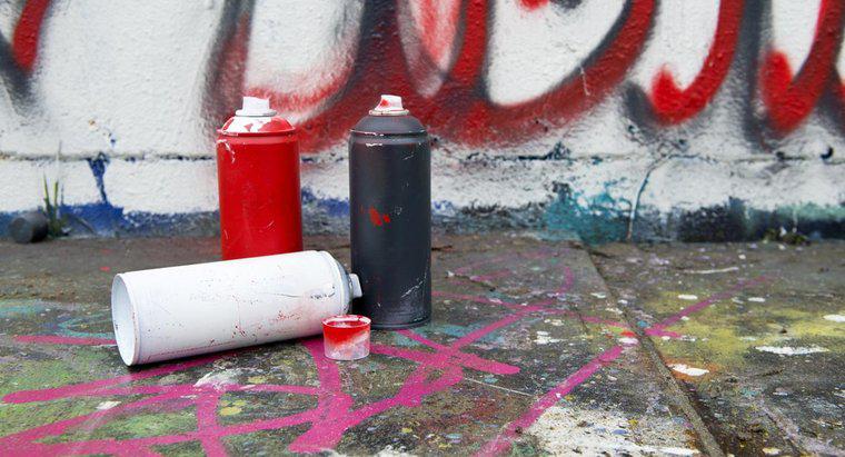Quels sont les effets secondaires de l'inhalation de vapeurs toxiques de peinture en aérosol ?