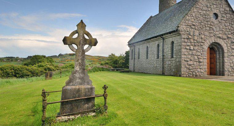 Que symbolise la croix celtique ?