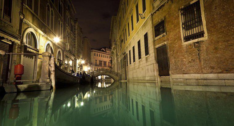 Quelle est la profondeur des canaux de Venise, en Italie ?