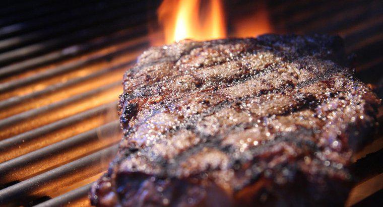 Combien de temps faut-il pour cuire un bifteck de 1 pouce d'épaisseur moyennement saignant sur un gril ?