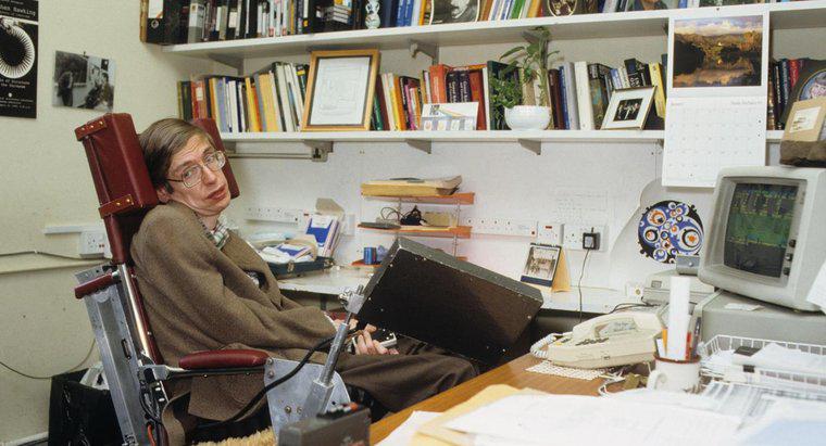 Qu'est-ce que Stephen Hawking a inventé ou découvert ?