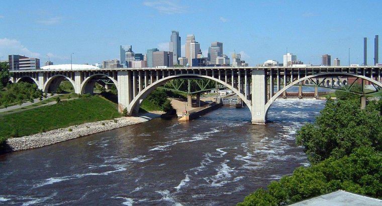Combien de ponts traversent le fleuve Mississippi ?